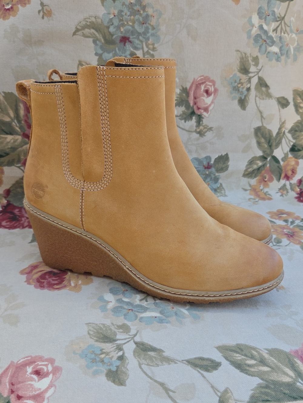 Timberland Amston Tan Nubuck Chelsea Wedge Ankle Boots Women's 8.5